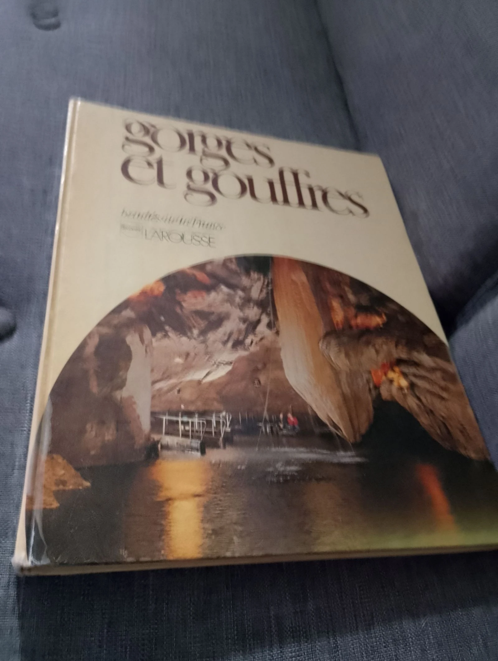 Gorges et gouffres Larousse 